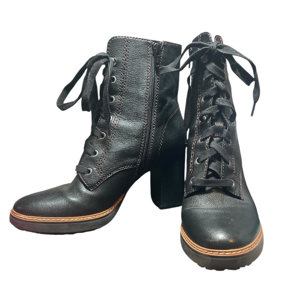 Heeled leather boots